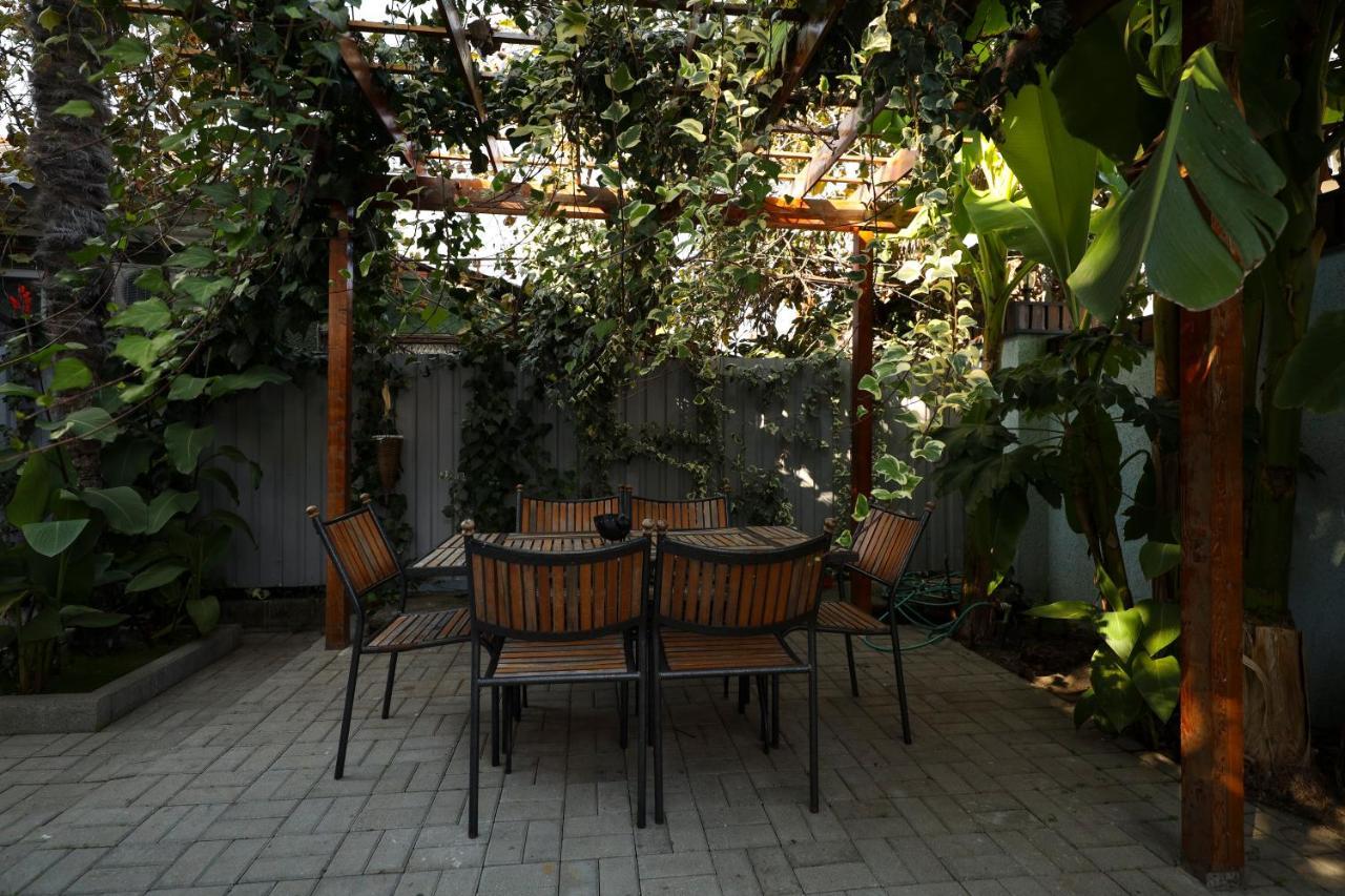 סוקהום Hotel Capri מראה חיצוני תמונה