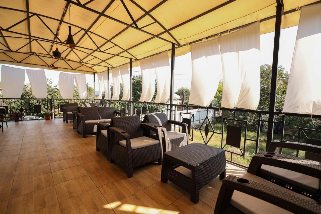 סוקהום Hotel Capri מראה חיצוני תמונה