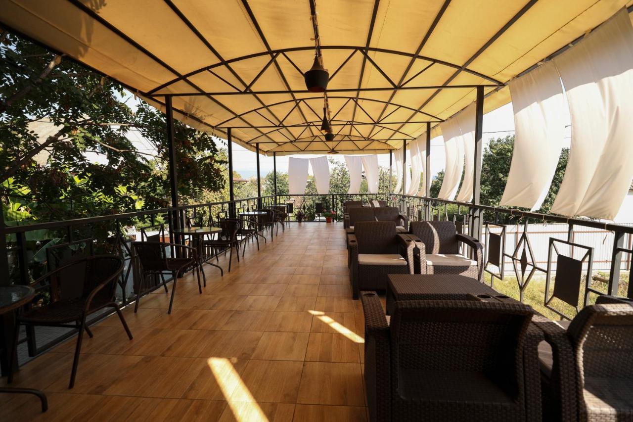 סוקהום Hotel Capri מראה חיצוני תמונה