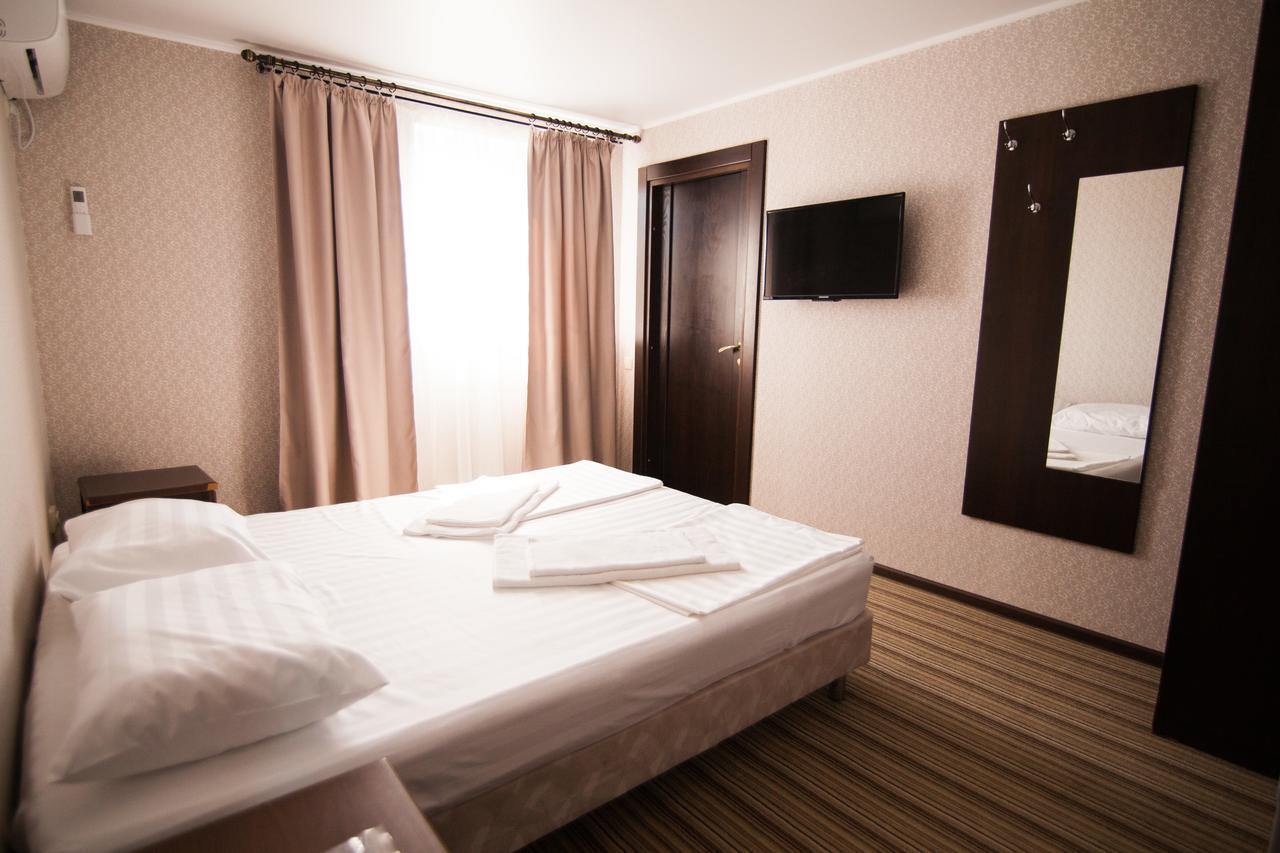 סוקהום Hotel Capri מראה חיצוני תמונה