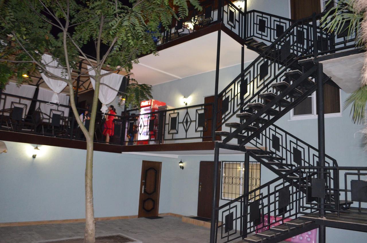 סוקהום Hotel Capri מראה חיצוני תמונה
