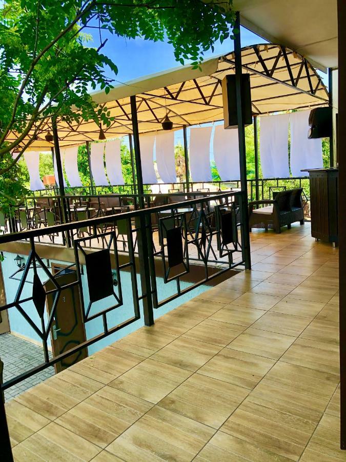 סוקהום Hotel Capri מראה חיצוני תמונה