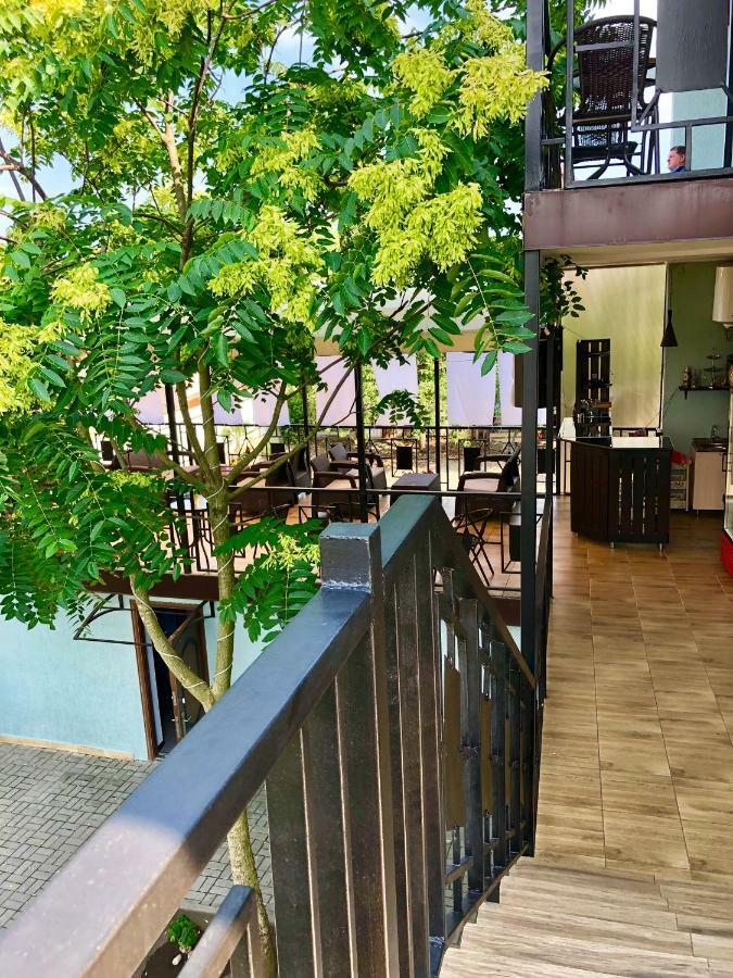 סוקהום Hotel Capri מראה חיצוני תמונה